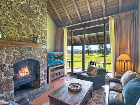 The Meadows Retreat - Living Area