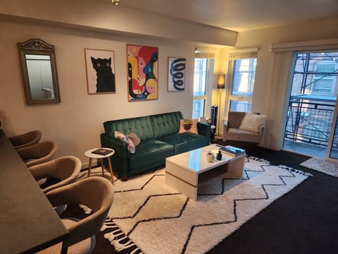 Welcome! plenty of space to relax