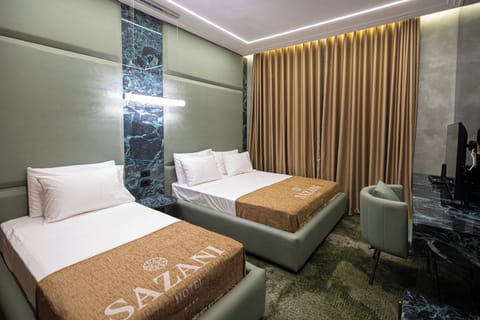 Standard Triple Room | Desk, laptop workspace, free WiFi