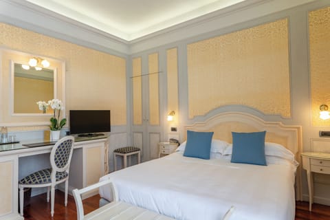 Minibar, in-room safe, desk, laptop workspace