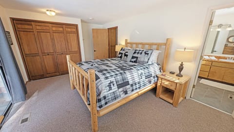 Pine Needle 2 - Main Floor Primary