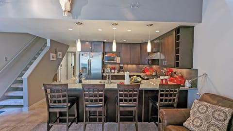 The kitchen counter with seating for 4