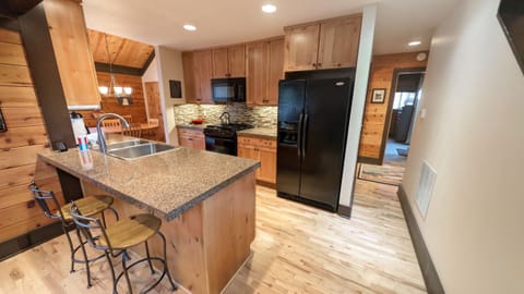 Pole House 10 - Kitchen