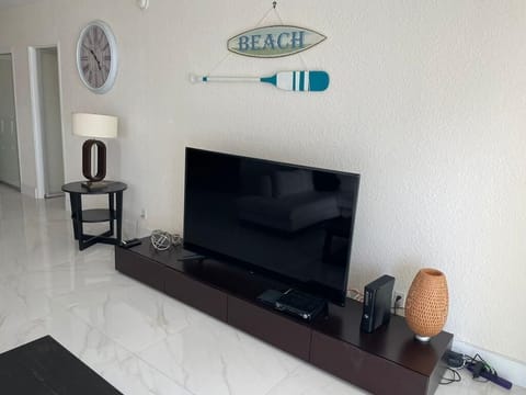 Relax by the Sea – Spacious Apartment with Beautiful Views (7942)
