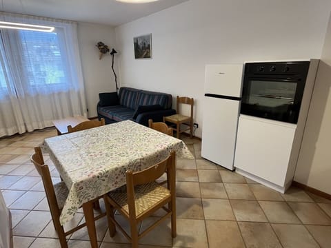 Flooring, Furniture, Floor, Interior Design, Apartment, Room, Wood Flooring, Cabinetry, Hardwood, Kitchen & Dining Room Table