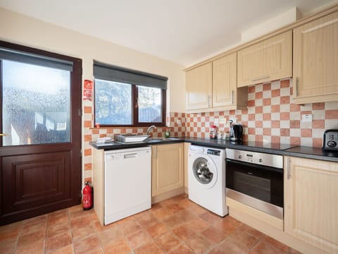 Kitchen, Major Appliance, Kitchen Appliance, Interior Design, Flooring, Countertop, Floor, Kitchen Stove, Room, Stove