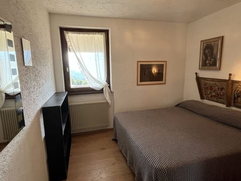 Bed, Furniture, Bedroom, Wall, Interior Design, Bed Sheet, Floor, Bedding, Room, Linens