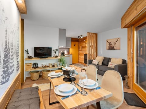 Wood, Furniture, Interior Design, Room, Flooring, Ceiling, Floor, Apartment, Home, Chair