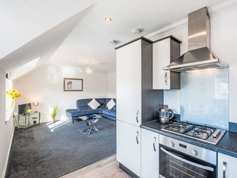 Resort, Swimming Pool, Condominium, Seaside Resort, Resort Town, Hotel, Beach, Villa