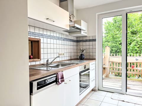 Residential Area, Urban Design, Apartment, Landscaping, Estate, Balcony, Villa, Mansion