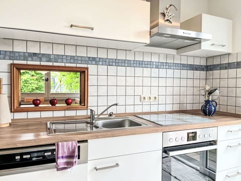 Residential Area, Urban Design, Apartment, Landscaping, Estate, Balcony, Villa, Mansion