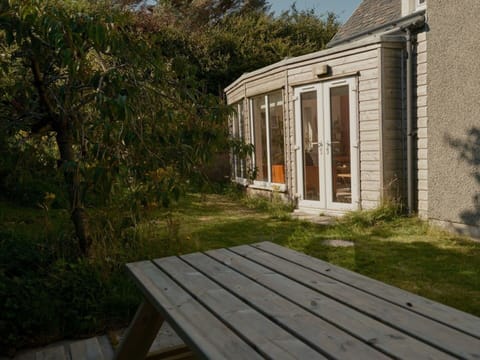 Shrub, Home, Cottage, Outdoor Furniture, Backyard, Garden, Garden Buildings, Chair, Yard, Siding