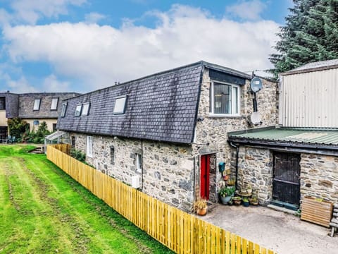 Apartment, Estate, Yard, Lawn, Landscaping, Balcony, Villa