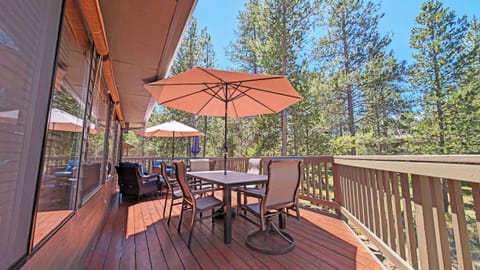 Red Cedar 53: Upstairs Deck