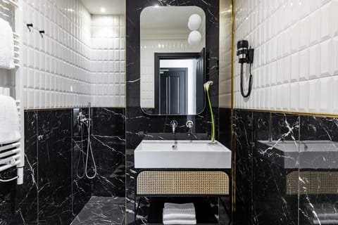 Hair dryer, slippers, bidet, towels