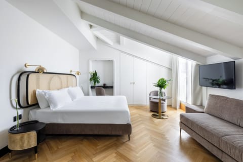 Superior Triple Room | Hypo-allergenic bedding, down comforters, minibar, in-room safe