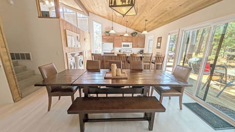 Whistling Swan 8 - Dining and Kitchen