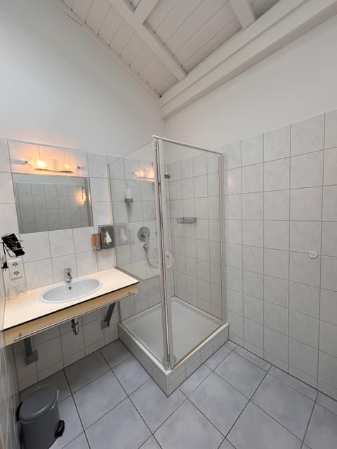 Superior Double Room | Bathroom | Shower, hair dryer, towels, soap