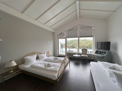 Superior Double Room | Desk, laptop workspace, free cribs/infant beds, free WiFi