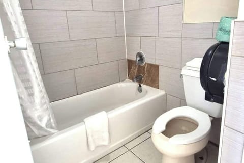 Room, 1 King Bed, Smoking | Bathroom | Free toiletries, towels