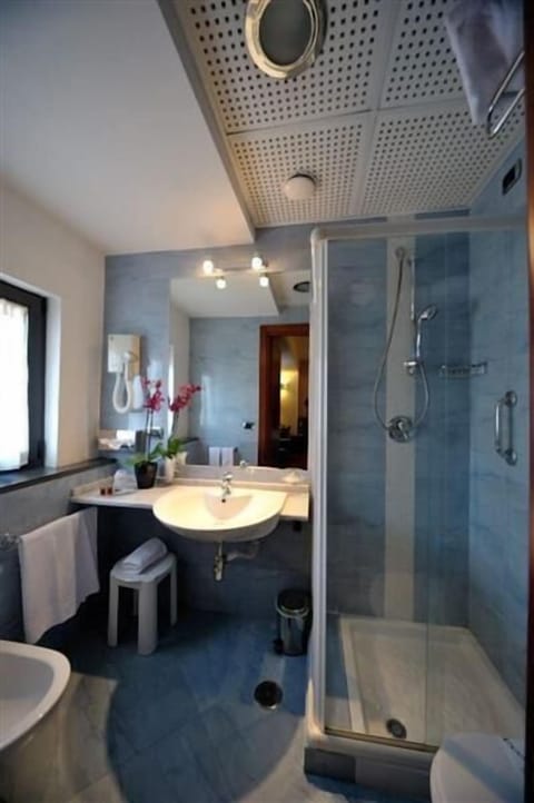 Triple Room | Bathroom | Deep soaking tub, rainfall showerhead, designer toiletries, hair dryer