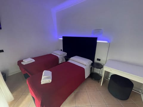 Single Room, Balcony, Garden View | Desk, free WiFi