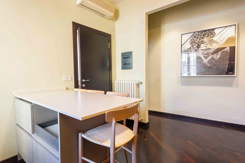 Luxury Apartment | Private kitchen | Fridge, stovetop, cookware/dishes/utensils