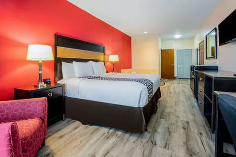 Superior Suite, 1 Bedroom, Non Smoking | Premium bedding, pillowtop beds, desk, blackout drapes
