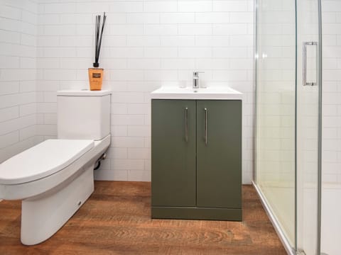 Bathroom | Novena - Clementi Novena Retreats, Penrith