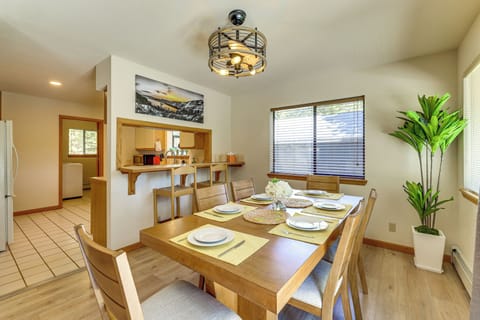 Kitchen & Dining Area | Dishware & Flatware