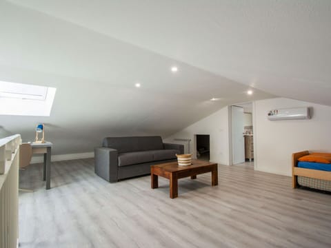 Flooring, Floor, Furniture, Interior Design, Wood, Ceiling, Wood Flooring, Room, Laminate Flooring, Apartment