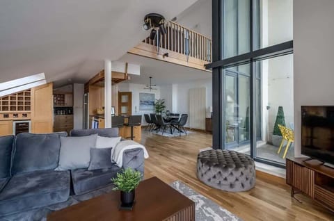 Living Room / Lounge