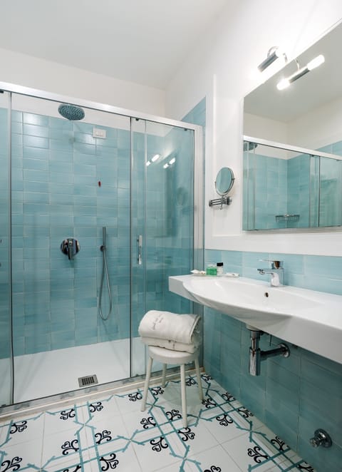 Junior Suite, Balcony, Sea View | Bathroom | Combined shower/tub, free toiletries, hair dryer, bidet