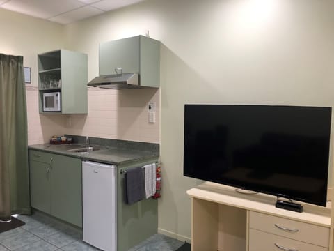 Electric kettle, toaster