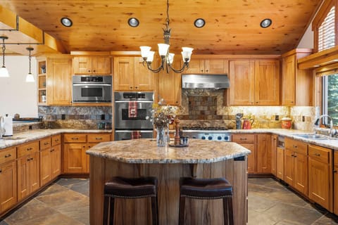 Kitchen Island - Moonridge Lodge