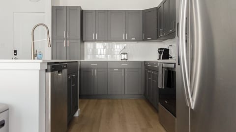 Apartment, 2 Bathrooms (2 Bedrooms) | Private kitchen | Fridge, coffee/tea maker