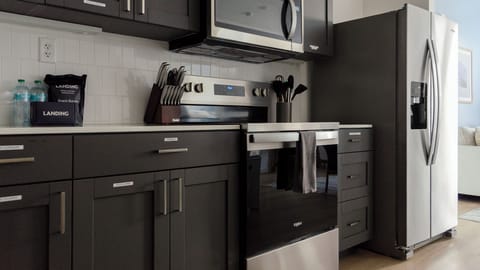 Apartment, 2 Bathrooms (2 Bedrooms) | Private kitchen | Fridge, coffee/tea maker