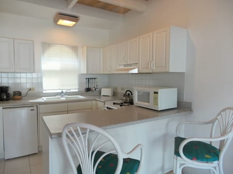 Standard Apartment, 1 Bedroom | Private kitchen | Fridge, microwave, oven, stovetop