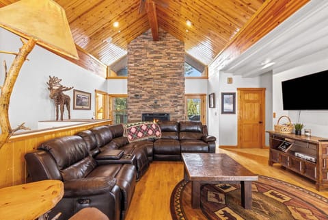 Living room 1: Main floor, Gas fireplace, Smart TV, mountain views, patio access