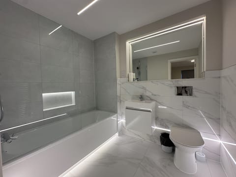 Twin Room | Bathroom