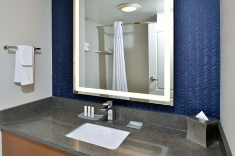 Room, 2 Queen Beds | Bathroom | Combined shower/tub, free toiletries, hair dryer, towels