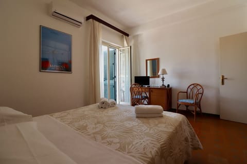 Standard Double Room, Balcony, Partial Sea View | In-room safe, desk, free WiFi, wheelchair access