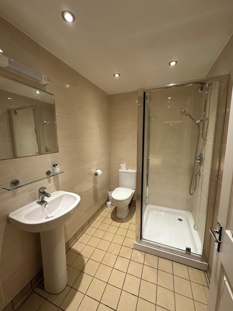 Twin Room | Bathroom