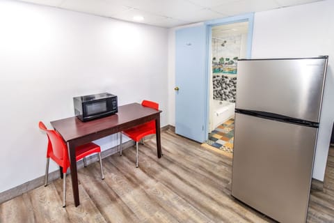 Studio, 1 King Bed | Desk, free WiFi, bed sheets