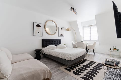 House | Laptop workspace, iron/ironing board, bed sheets