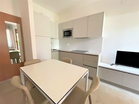 Apartment, 1 Bedroom, Patio | Dining