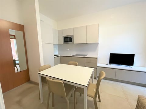 Apartment, 1 Bedroom, Patio | Dining room