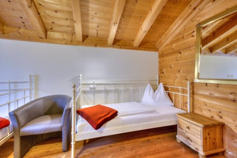 House | 3 bedrooms, individually furnished, bed sheets