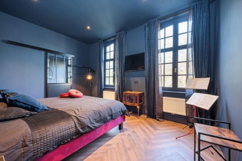 Deluxe Double Room, Canal View | Free cribs/infant beds, free WiFi, bed sheets