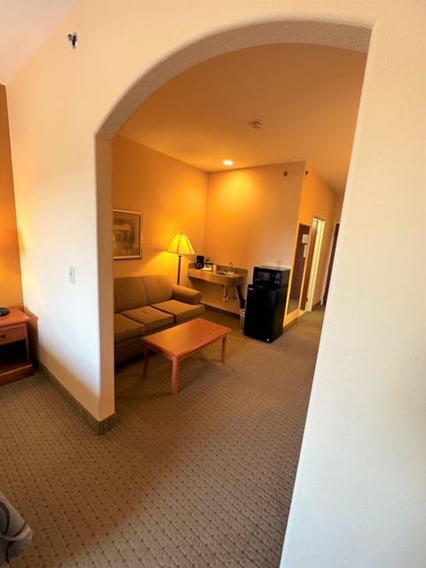 Suite, 1 King Bed | Desk, blackout drapes, iron/ironing board, free cribs/infant beds